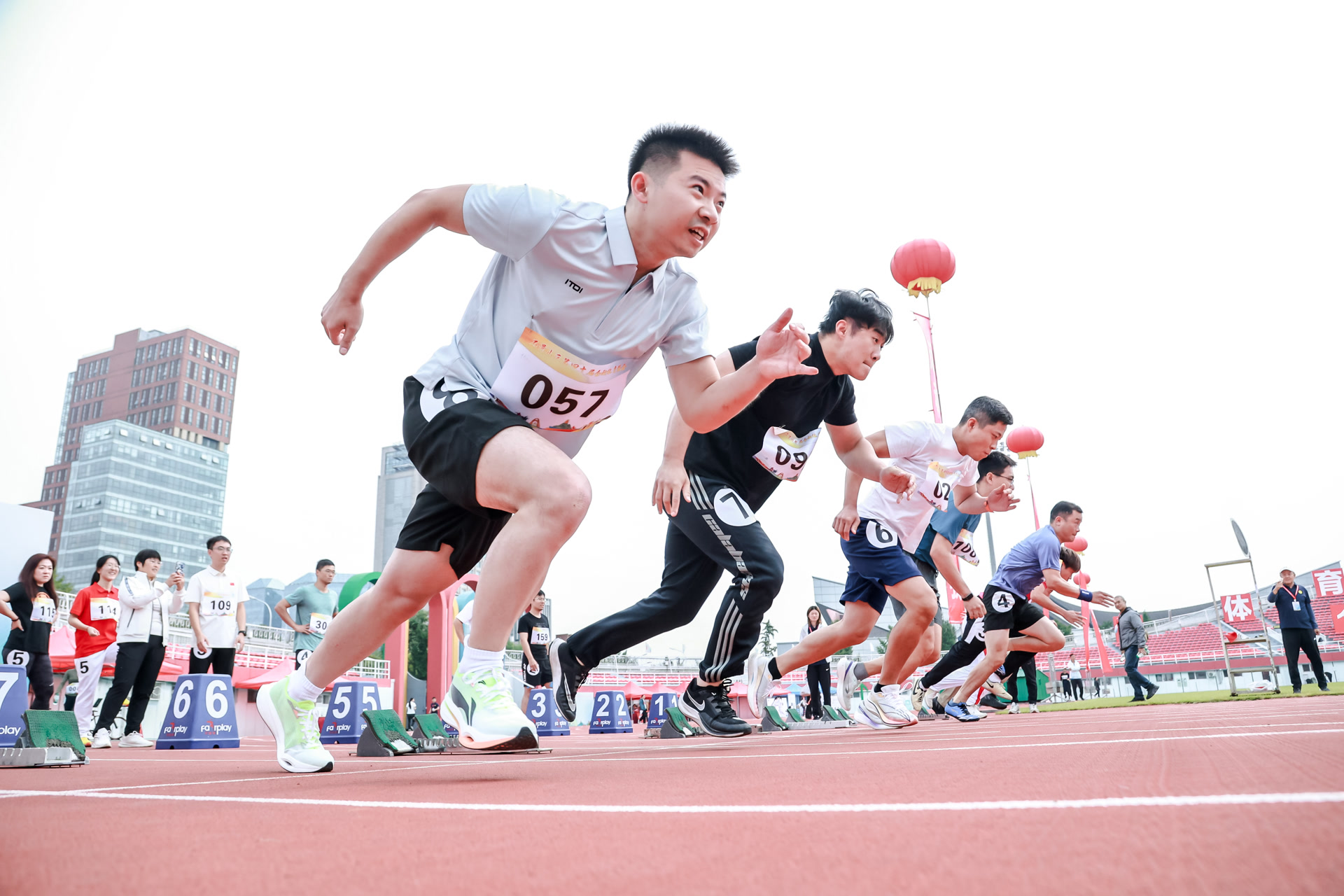 AA, 区体育总会, 人民政府主