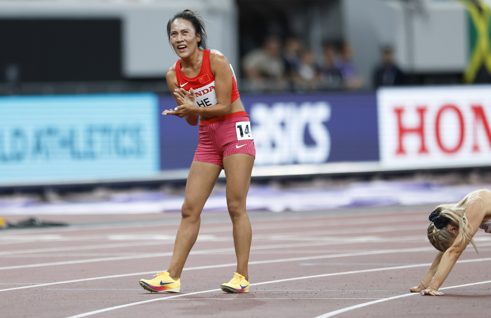 她无缘决赛, 前右, COG