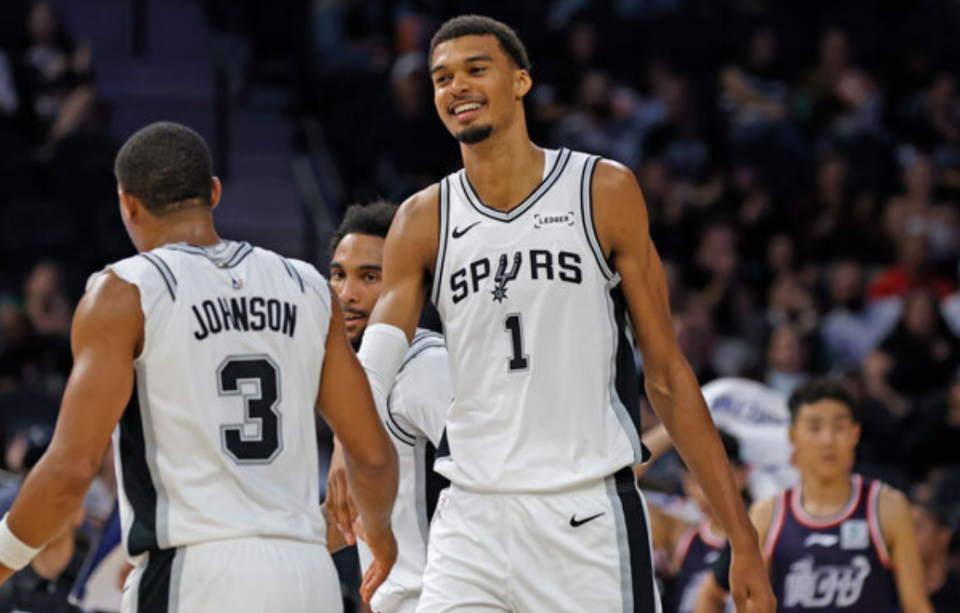 他目前并列, 役最高球员, 个子球员的