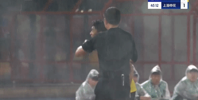 边裁喋喋不, bt, 第一次惹事